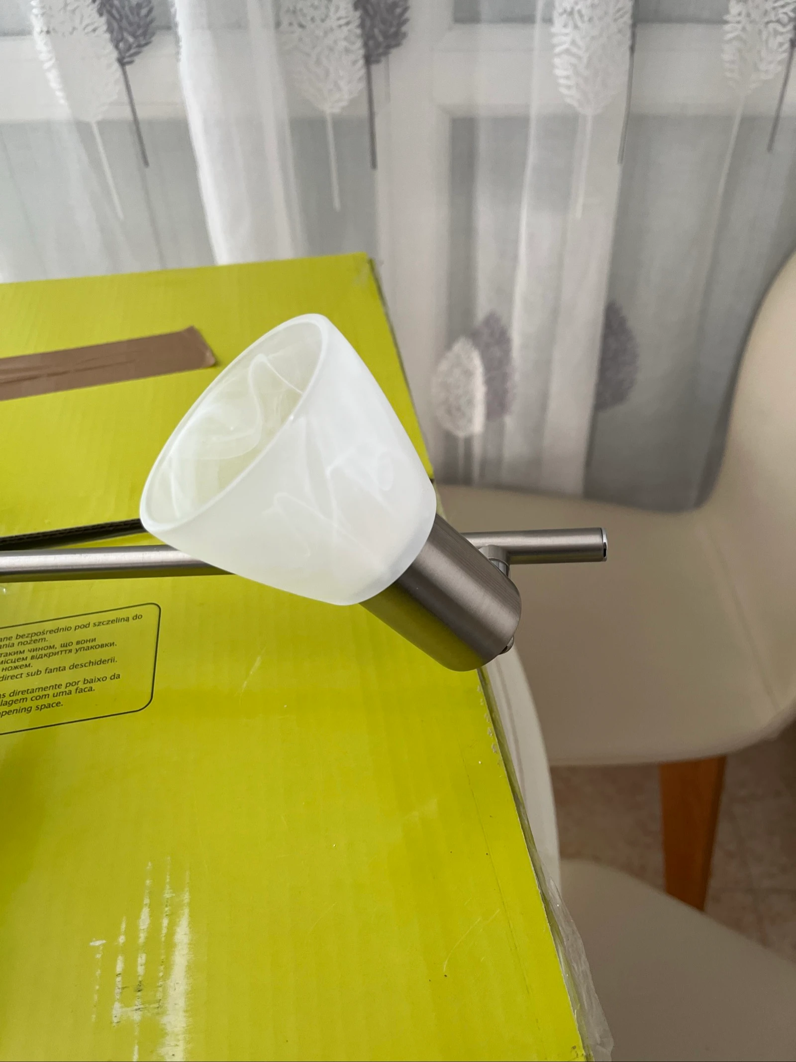 Lámpara de techo - aplique de pared - lámpara de riel - 4 puntos de globo de vidrio 360° - 69cm - Muy buen estado - plateado/blanco - precio negociable – photo 4